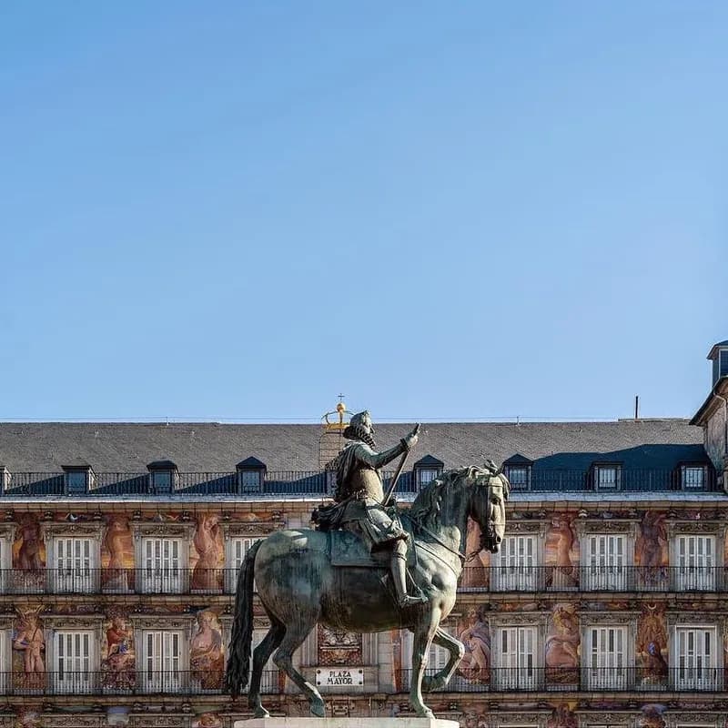 Bird Eater Sculpture Square: Plaza Mayor