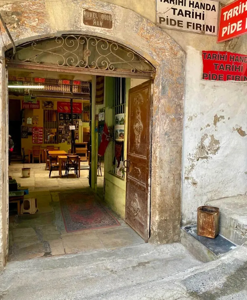 Kuveloğlu Han'da Tarihi Pide Fırını
