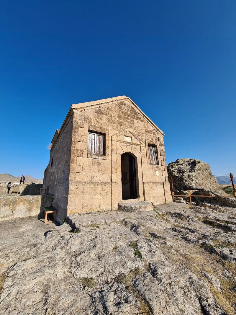 Yüksek Kilise & Manastır