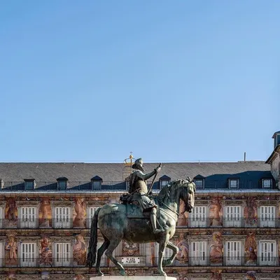 Bird Eater Sculpture Square: Plaza Mayor