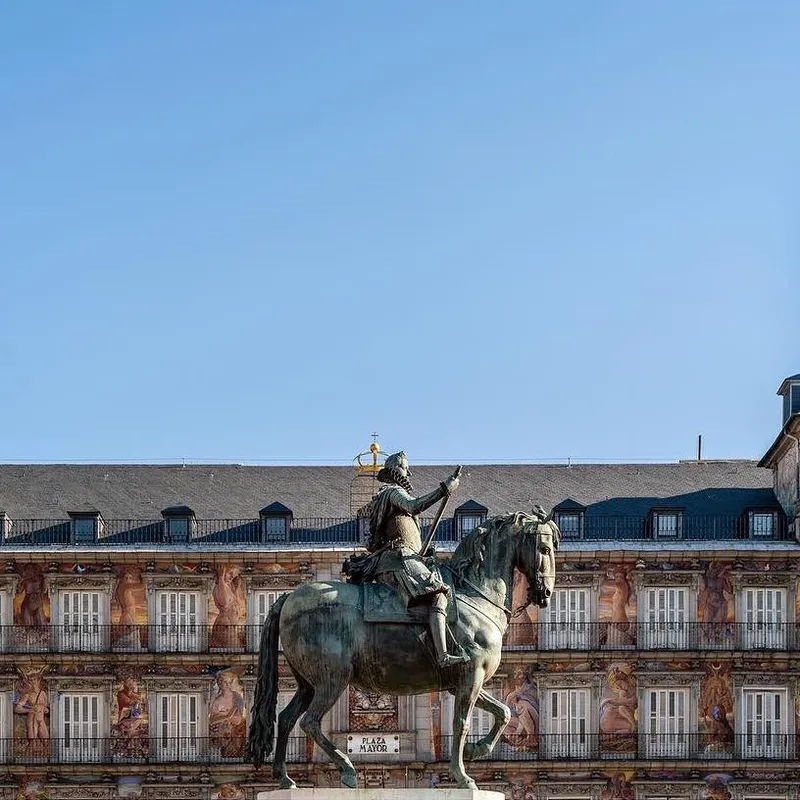 Bird Eater Sculpture Square: Plaza Mayor